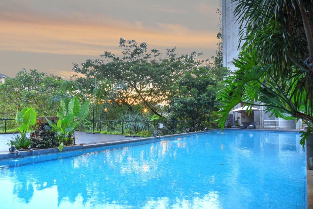 Oak Tree Emerald Hotel & Coventions Semarang Exterior photo
